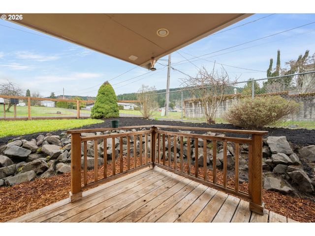 246 S 70TH St, Springfield, OR 97478