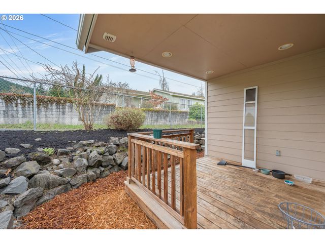 246 S 70TH St, Springfield, OR 97478