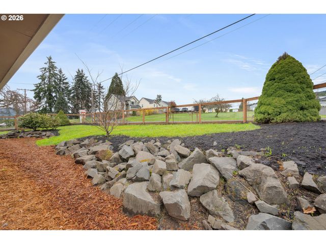 246 S 70TH St, Springfield, OR 97478