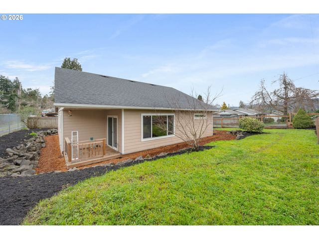 246 S 70TH St, Springfield, OR 97478