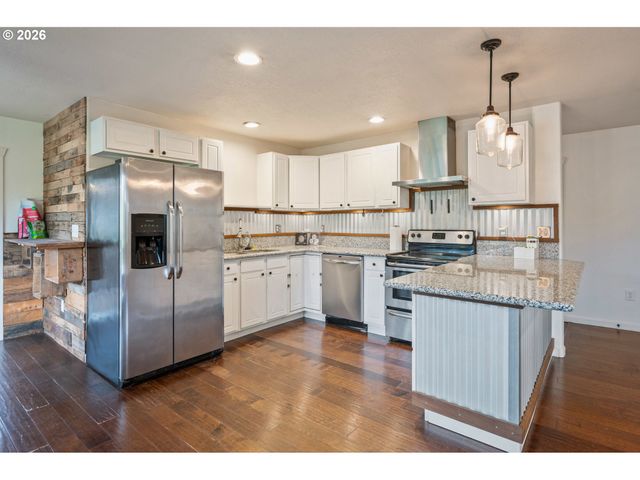 246 S 70TH St, Springfield, OR 97478