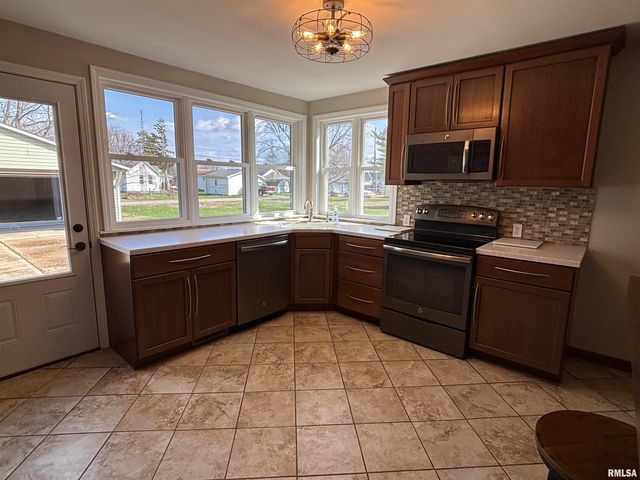 1025 W Rich Street, Taylorville, IL 62568