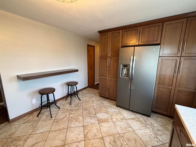 1025 W Rich Street, Taylorville, IL 62568