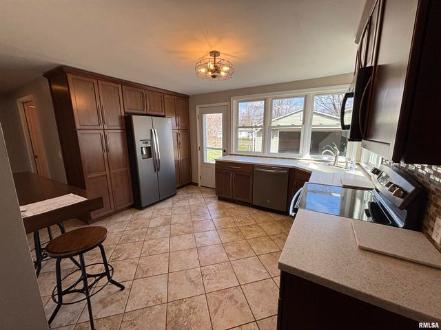 1025 W Rich Street, Taylorville, IL 62568