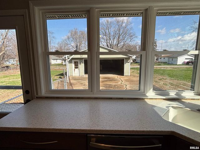 1025 W Rich Street, Taylorville, IL 62568