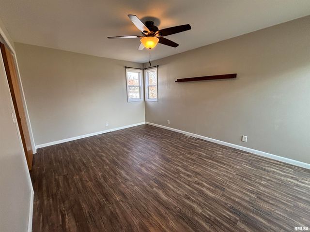 1025 W Rich Street, Taylorville, IL 62568