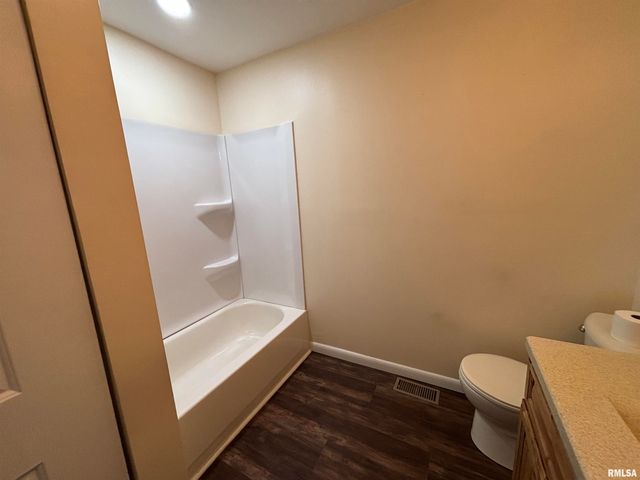 1025 W Rich Street, Taylorville, IL 62568