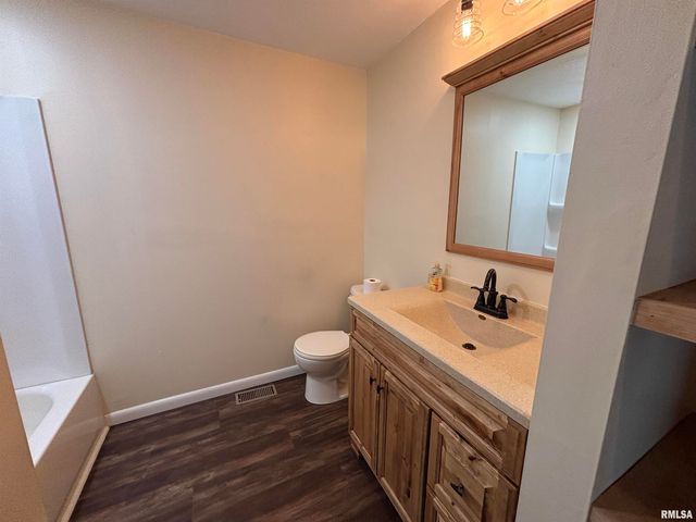 1025 W Rich Street, Taylorville, IL 62568