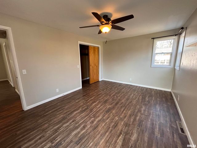 1025 W Rich Street, Taylorville, IL 62568