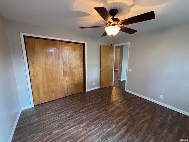 1025 W Rich Street, Taylorville, IL 62568