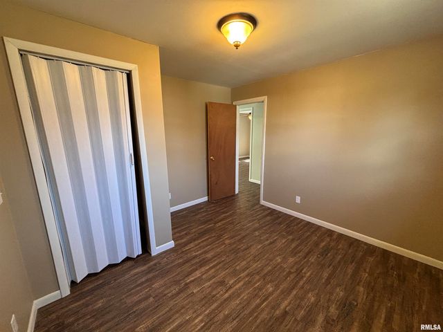 1025 W Rich Street, Taylorville, IL 62568