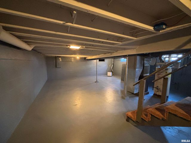 1025 W Rich Street, Taylorville, IL 62568