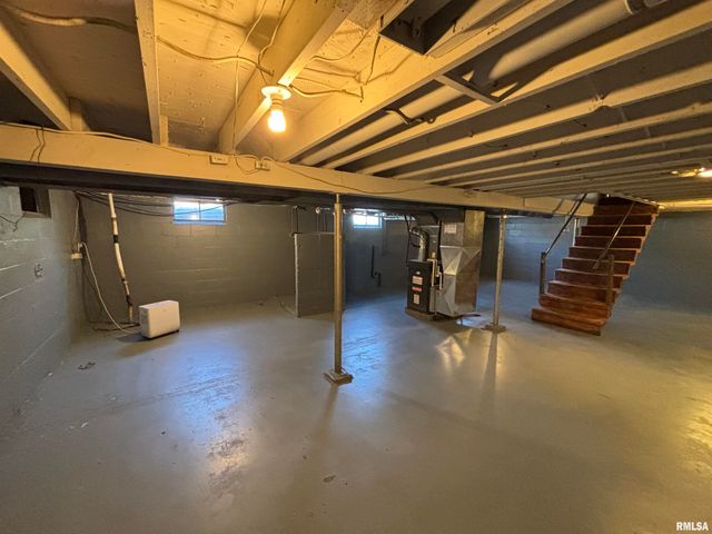 1025 W Rich Street, Taylorville, IL 62568