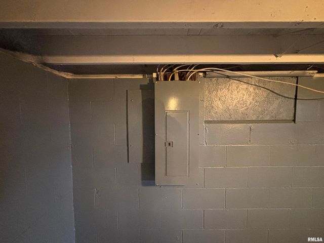 1025 W Rich Street, Taylorville, IL 62568