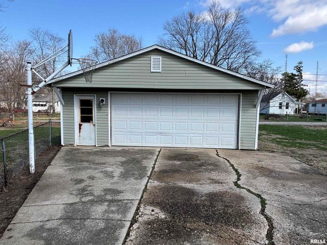 1025 W Rich Street, Taylorville, IL 62568