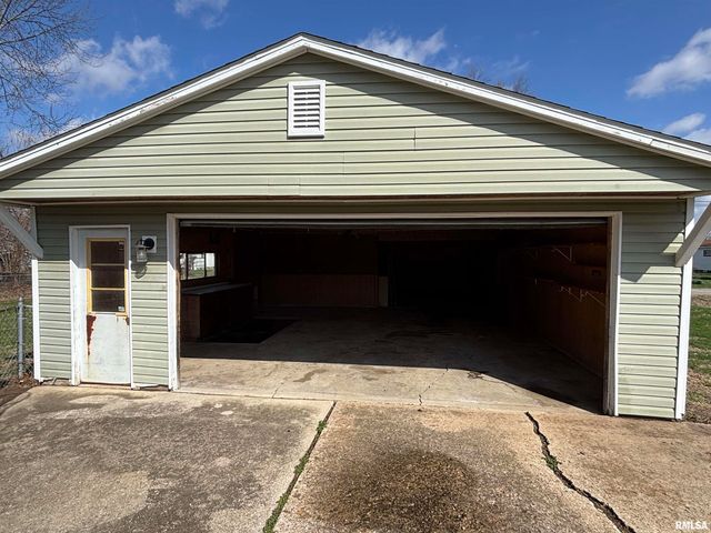 1025 W Rich Street, Taylorville, IL 62568