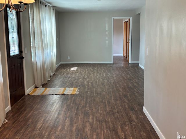 1025 W Rich Street, Taylorville, IL 62568