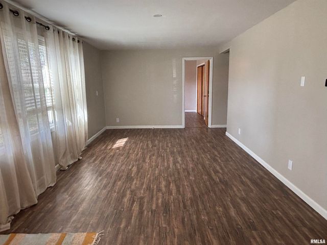 1025 W Rich Street, Taylorville, IL 62568