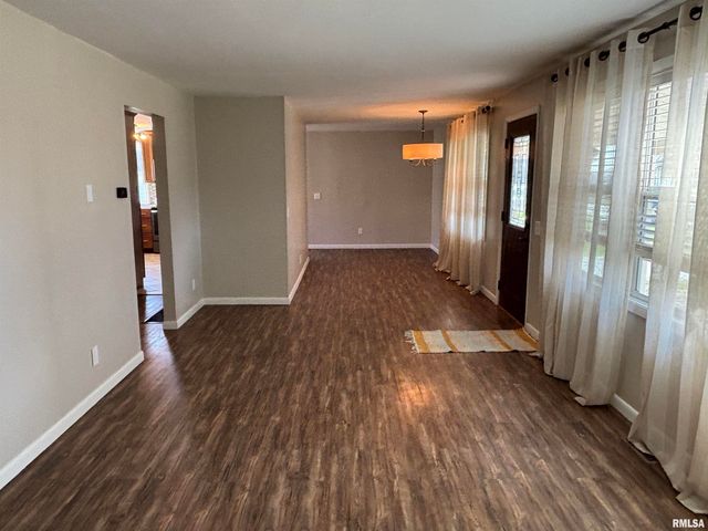 1025 W Rich Street, Taylorville, IL 62568