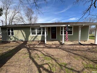 1025 W Rich Street, Taylorville, IL 62568
