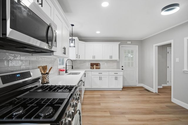 55 Fuller St, Chicopee, MA 01020
