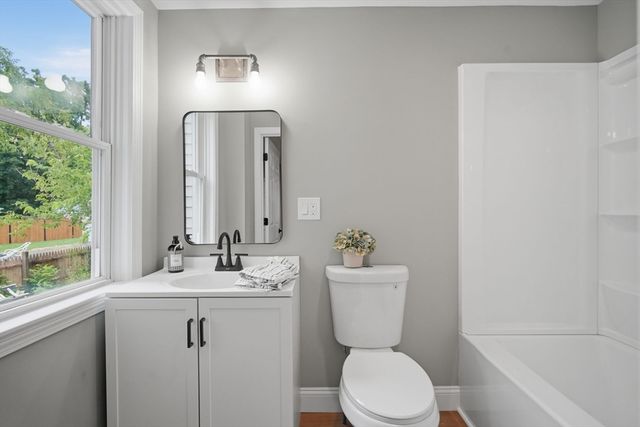 55 Fuller St, Chicopee, MA 01020