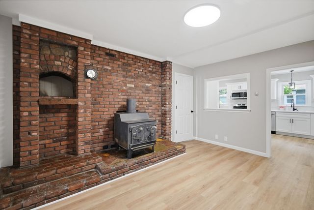 55 Fuller St, Chicopee, MA 01020