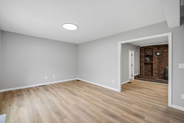 55 Fuller St, Chicopee, MA 01020
