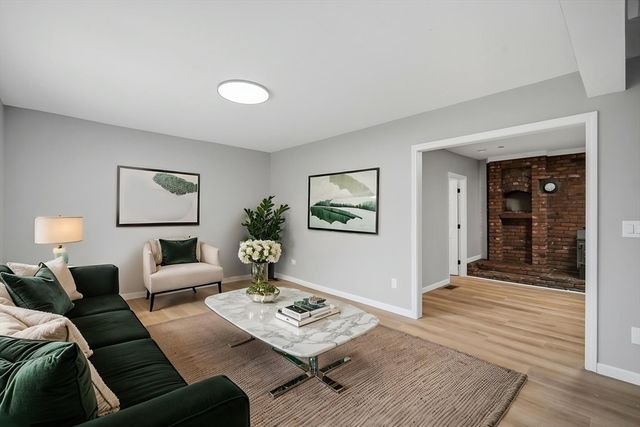 55 Fuller St, Chicopee, MA 01020