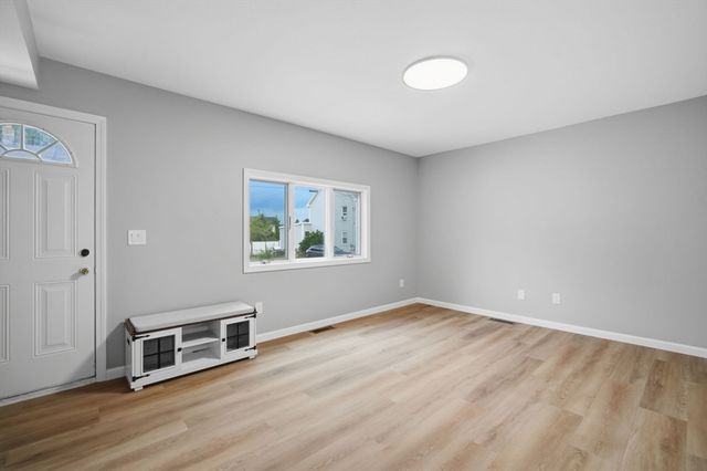 55 Fuller St, Chicopee, MA 01020