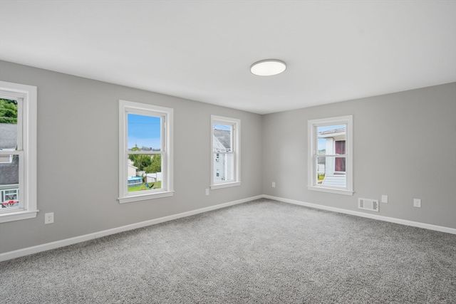 55 Fuller St, Chicopee, MA 01020