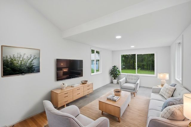 55 Fuller St, Chicopee, MA 01020