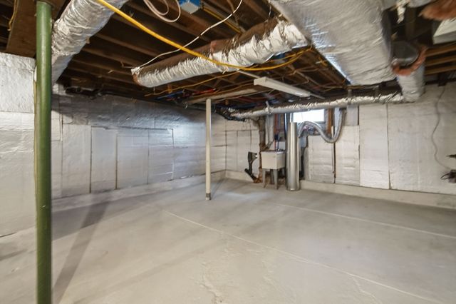 55 Fuller St, Chicopee, MA 01020