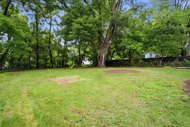 55 Fuller St, Chicopee, MA 01020