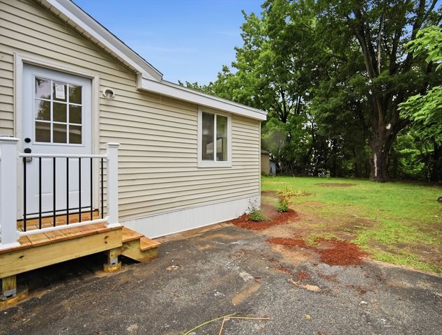 55 Fuller St, Chicopee, MA 01020