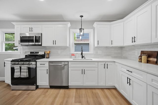 55 Fuller St, Chicopee, MA 01020