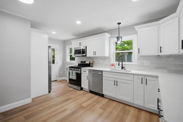 55 Fuller St, Chicopee, MA 01020