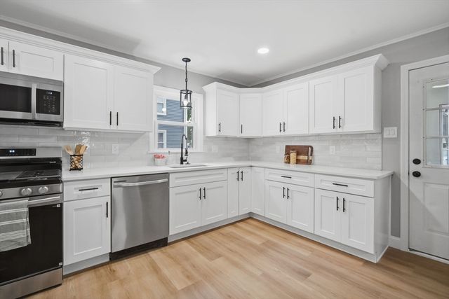 55 Fuller St, Chicopee, MA 01020