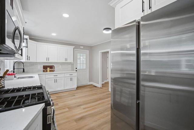55 Fuller St, Chicopee, MA 01020