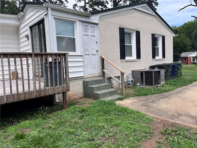 15 Hawthorne Lane, Lexington, NC 27295