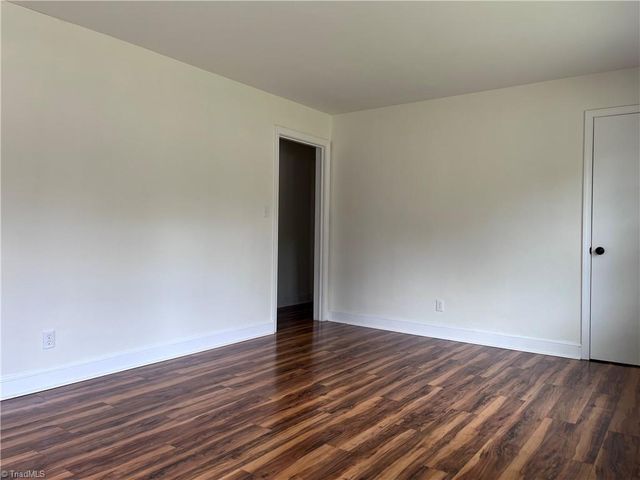 15 Hawthorne Lane, Lexington, NC 27295