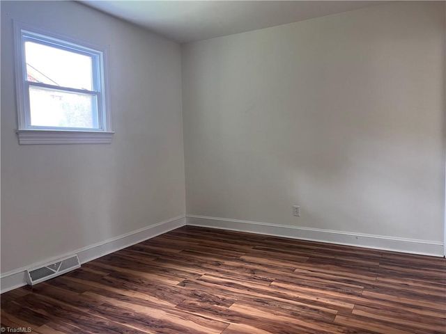 15 Hawthorne Lane, Lexington, NC 27295