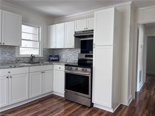 15 Hawthorne Lane, Lexington, NC 27295