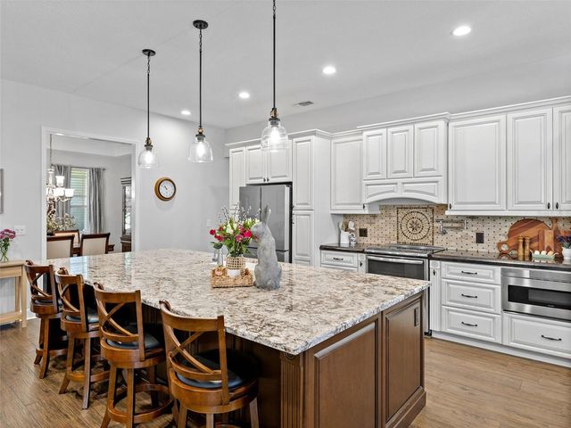 6107 KINGBIRD MANOR DRIVE, Lithia, FL 33547