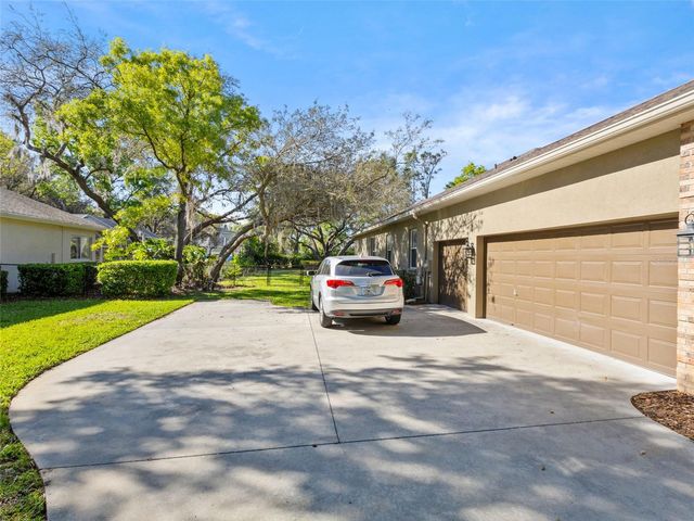 6107 KINGBIRD MANOR DRIVE, Lithia, FL 33547