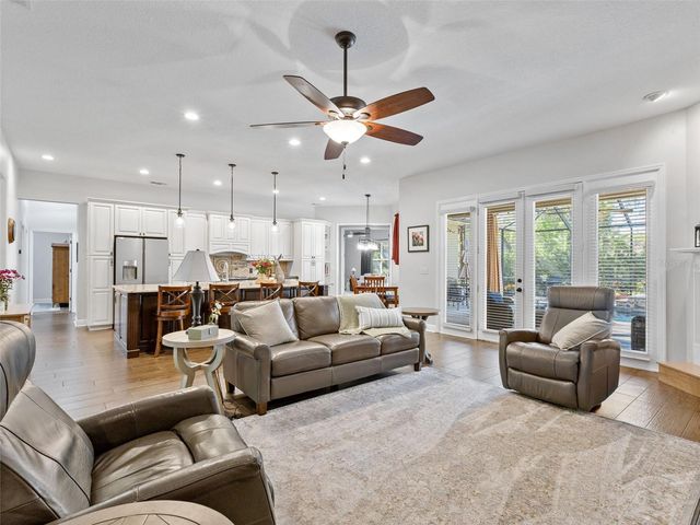 6107 KINGBIRD MANOR DRIVE, Lithia, FL 33547