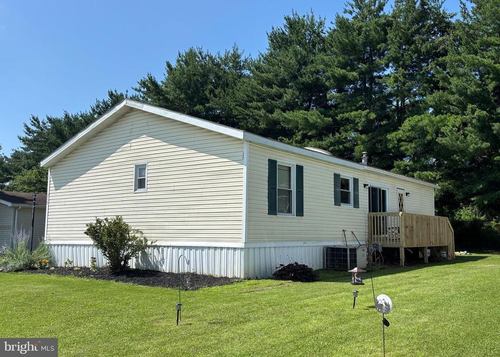 715 LAURA LN, York, PA 17402
