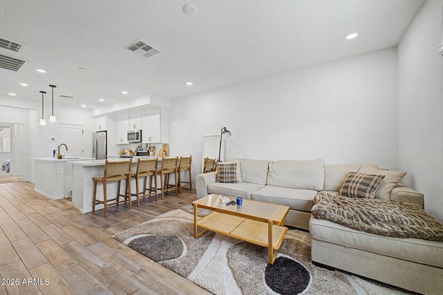 1821 E BERNIE Lane 103, Gilbert, AZ 85295
