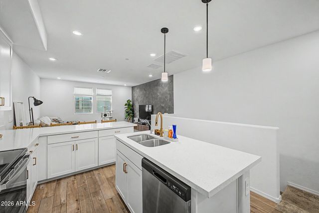 1821 E BERNIE Lane 103, Gilbert, AZ 85295