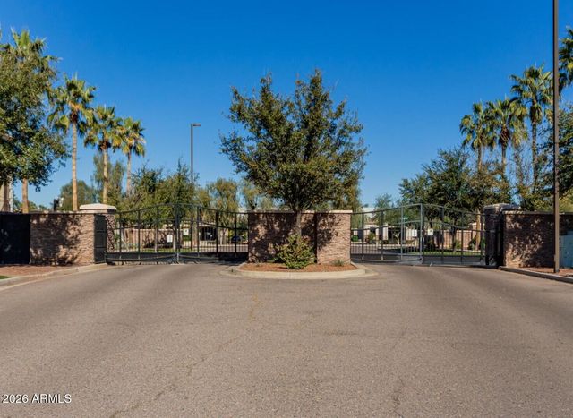 1821 E BERNIE Lane 103, Gilbert, AZ 85295